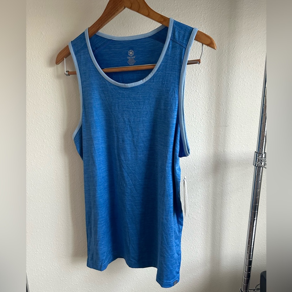 GAIAM SLIM FIT WORKOUT TOP.